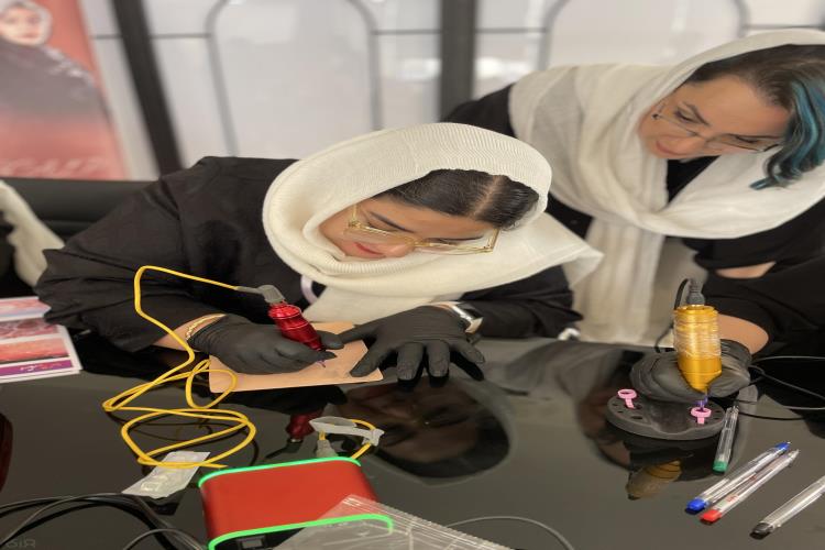 خدمات میکرواسکالپ رشت، بهترین مرکز تخصصی میکرواسکالپ در رشت، آموزش و تدریس خدمات میکرواسکالپ در رشت، مجموعه تخصصی پزشکی و زیبایی در رشت، بهترین مرکز میکرواسکالپ در گیلان