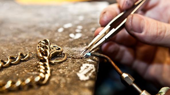 آموزش طلا و جواهر سازی شیک جواهر آونگ در همدان، بهترین آموزشگاه طلاسازی در همدان، بهترین آموزشگاه جواهر سازی در همدان