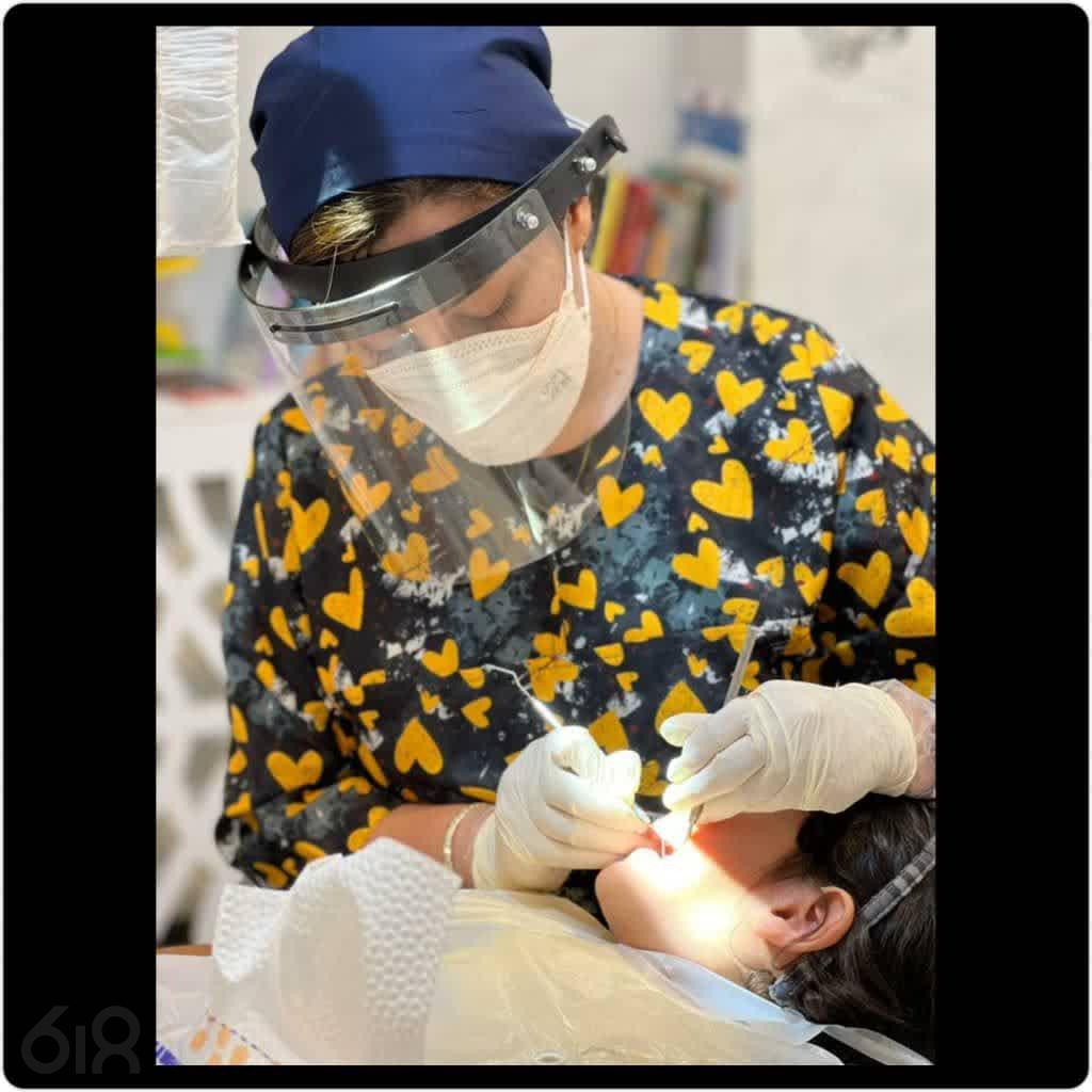 جراح دندانپزشک دکتر فائزه جعفرنژاد، بهترین جراح دندانپزشکی در خیابان پیروزی مشهد، خدمات ونیر کامپوزیت و لمینت سرامیک دندان در مشهد، خدمات پروتز ثابت و متحرک و درمان ریشه دندان در مشهد، طب الاسنان مشهد