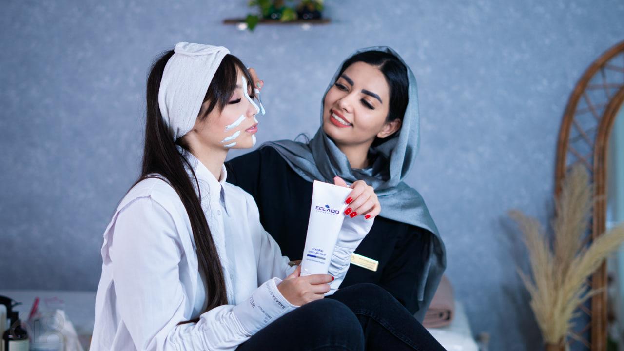 بهترین کلینیک مرکز فیشال پاکسازی پوست اسکالپ سر (تراپی مو سر) در مشهد، کجا فیشال انجام بدم که نتیجه بگیرم، فیشال ضد لک و روشن کننده صورت در هاشمیه، جلسه هیدرافیشل فی المشهد، اسکالپ الشعر فی مشهد