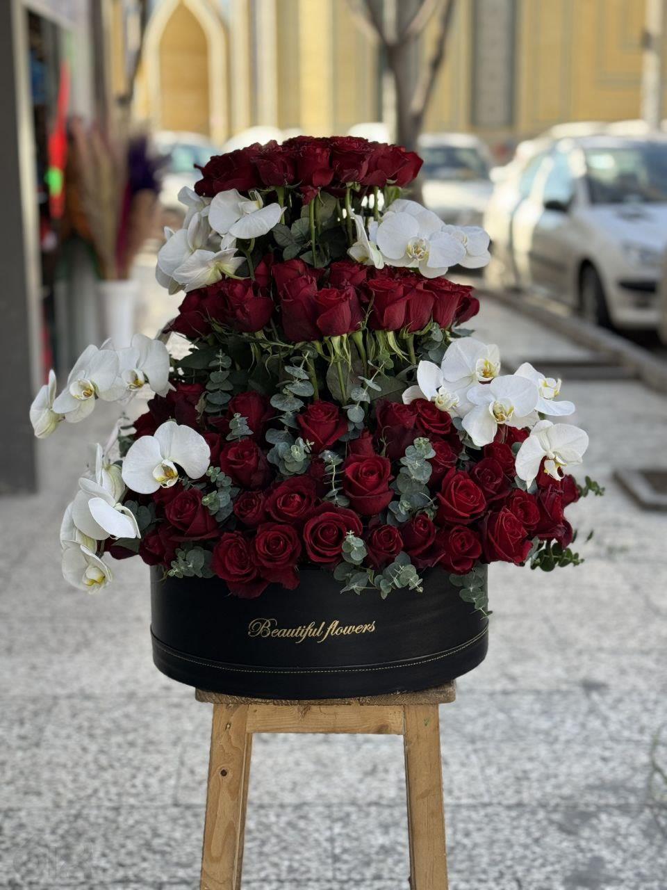 گل فروشی اکالیپتوس 09354340656 در مشهد، خدمات گل آرایی و دسته گل عروس در خیام مشهد، خدمات گل آرایی ماشین در بازار گل خیام مشهد، بهترین مجموعه گل فروشی در بازار گل خیام مشهد