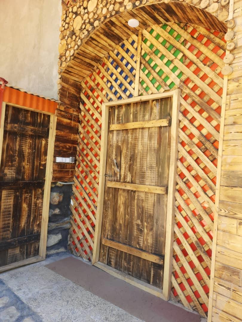 اجاره کلبه اختر خان برقرو، اجاره کلبه چوبی در سنندج، اجاره کلبه چوبی لاکچری در سنندج، اجاره کلبه استخردار در کردستان، کلبه چوبی در جاده سنندج و مریوان، کلبه چوبی برقرو